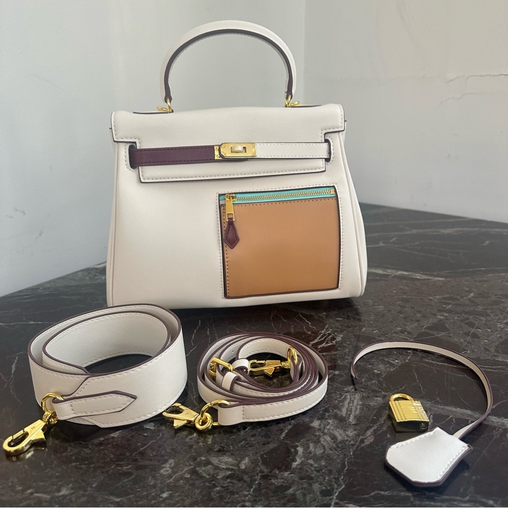Classic Leather Hangbag Gold Lock